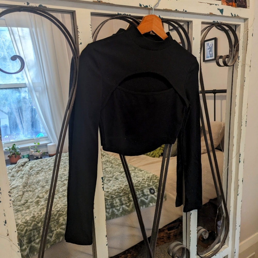 Keyhole mock neck long sleeve